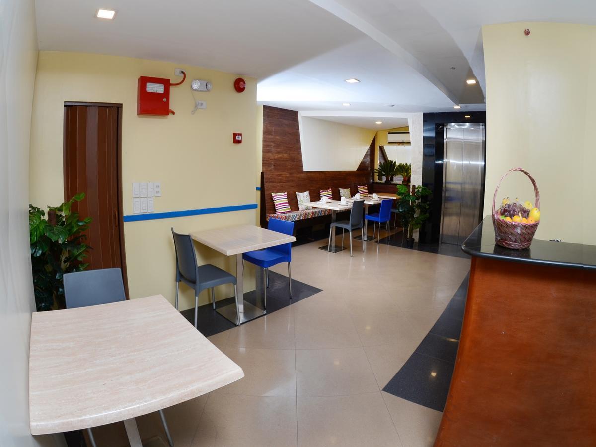 Skyblue Hotel Cebu Bagian luar foto